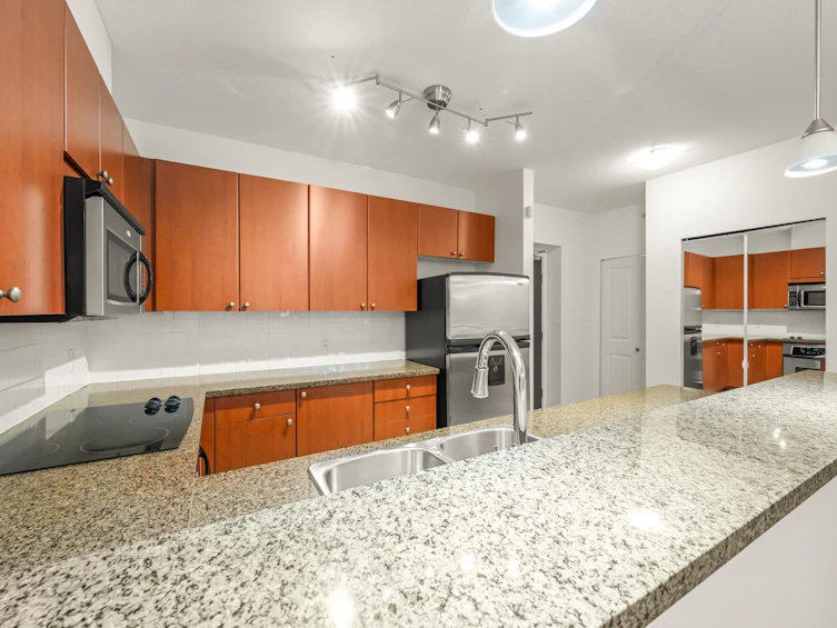 402-11 E Royal Avenue, New Westminster, BC, V3L 0A8 - 5