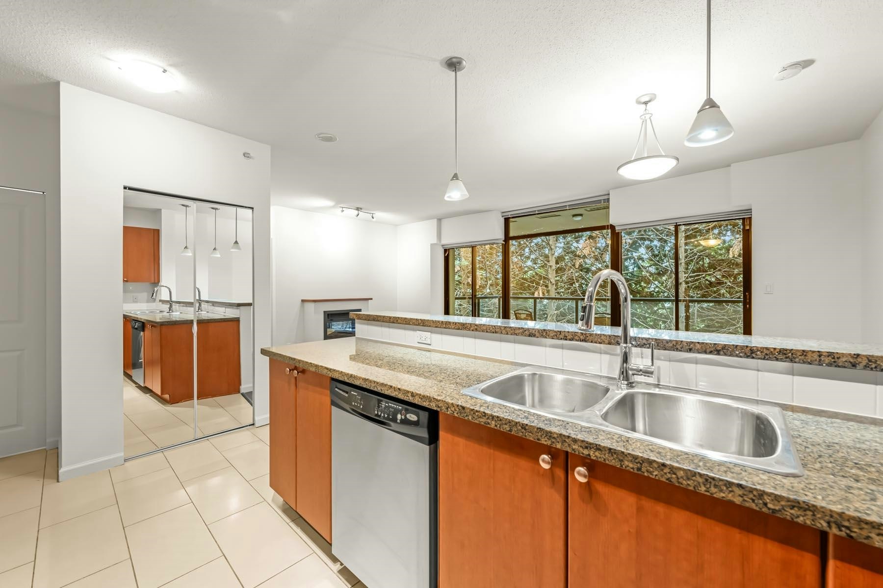 402-11 E. Royal Avenue - 4