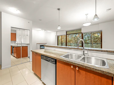 402-11 E. Royal Avenue - 4