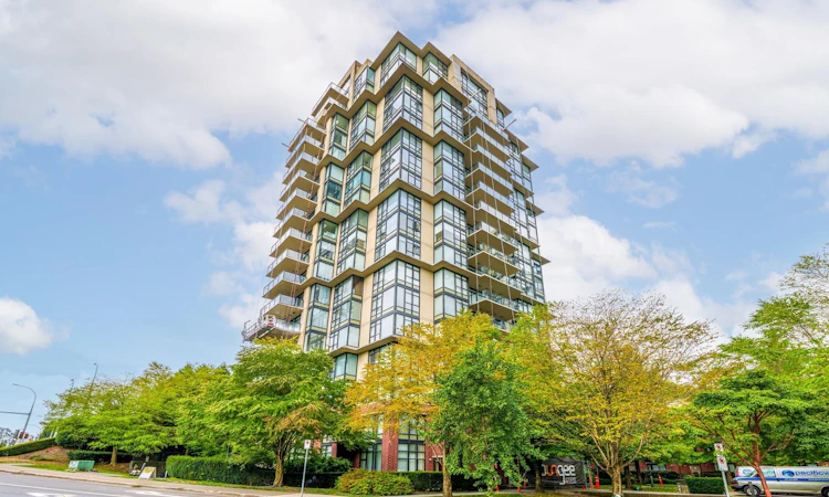 402-11 E. Royal Avenue