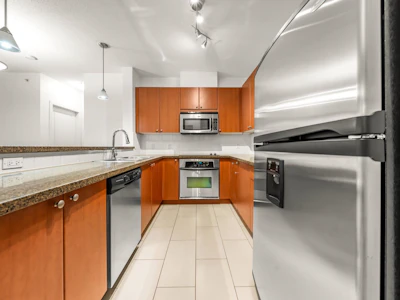 402-11 E. Royal Avenue - 3