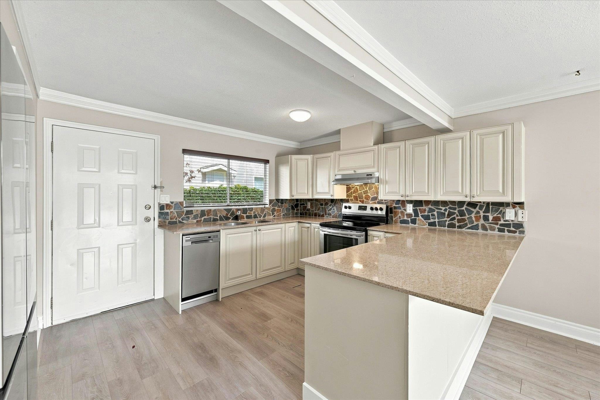 2-40327 Diamond Head Road - 2