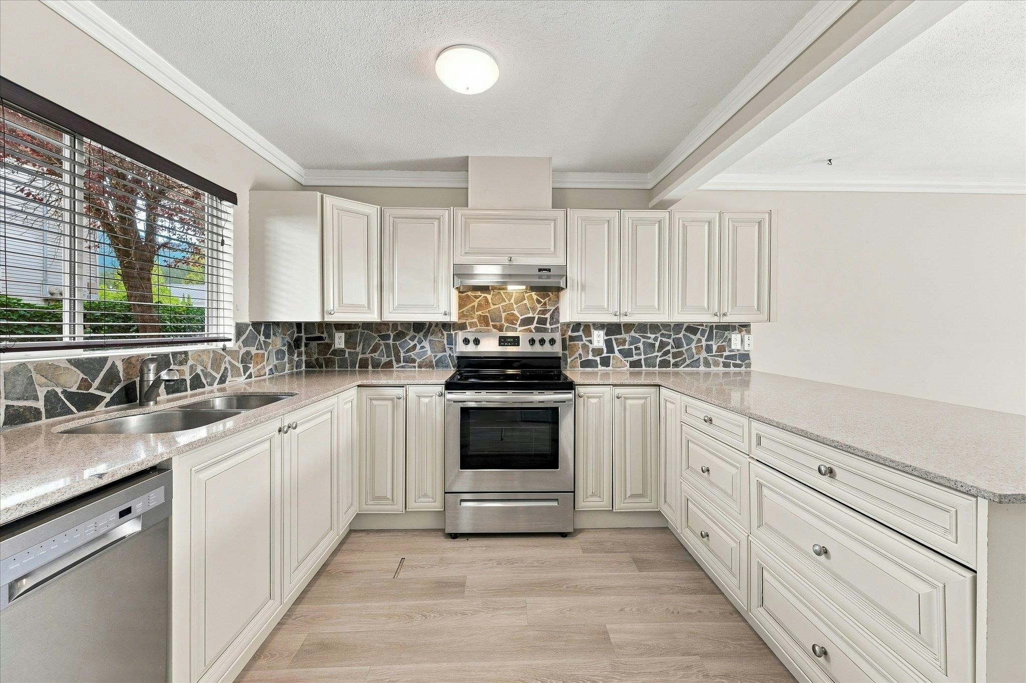 2-40327 Diamond Head Road - 4