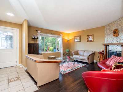 1135 Vanier Avenue - 5