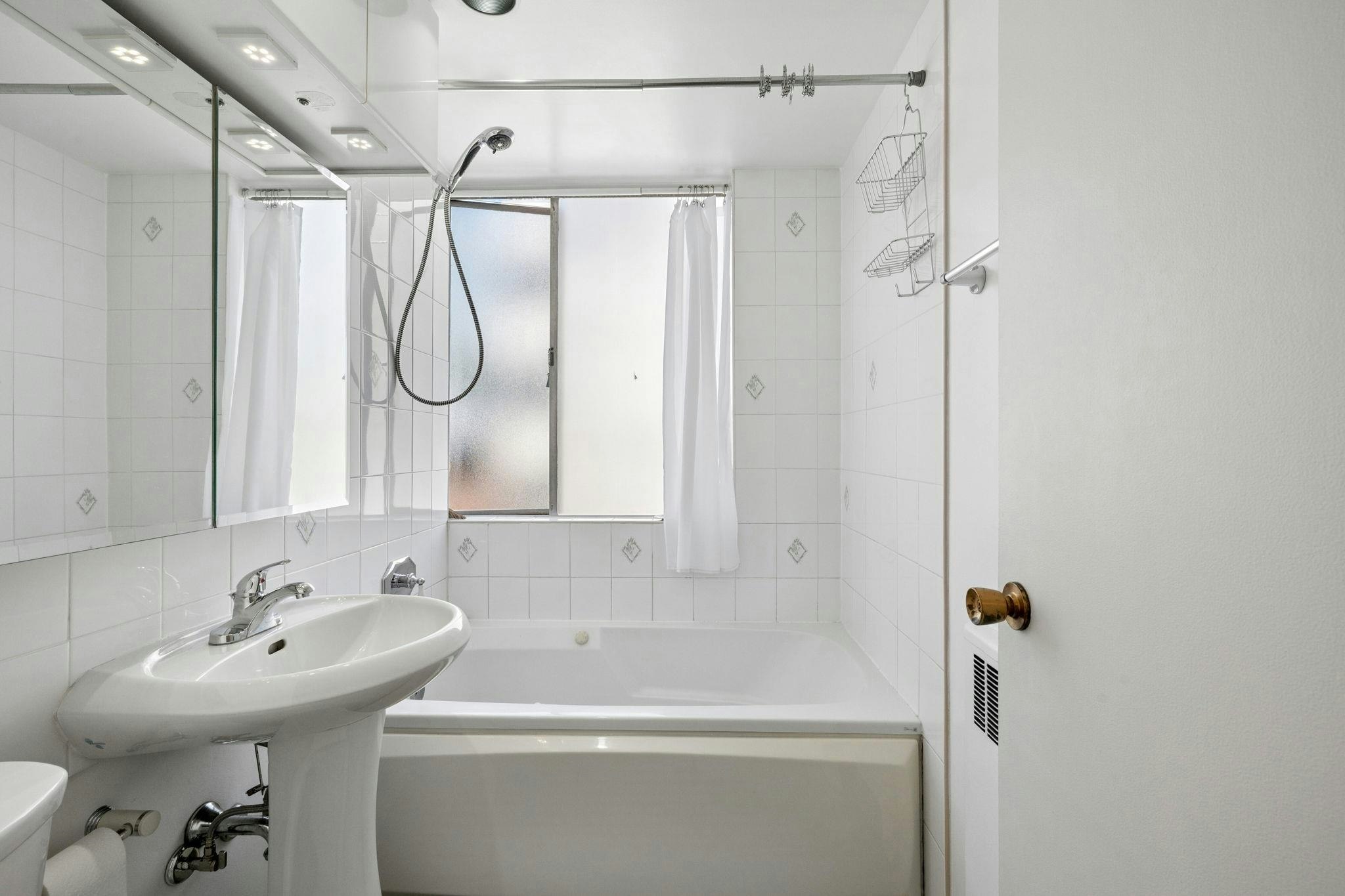 401-1315 Cardero Street, Vancouver, BC, V6G 2J2 - 22