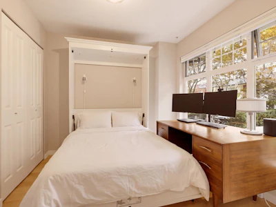 3882 Welwyn Street - 4