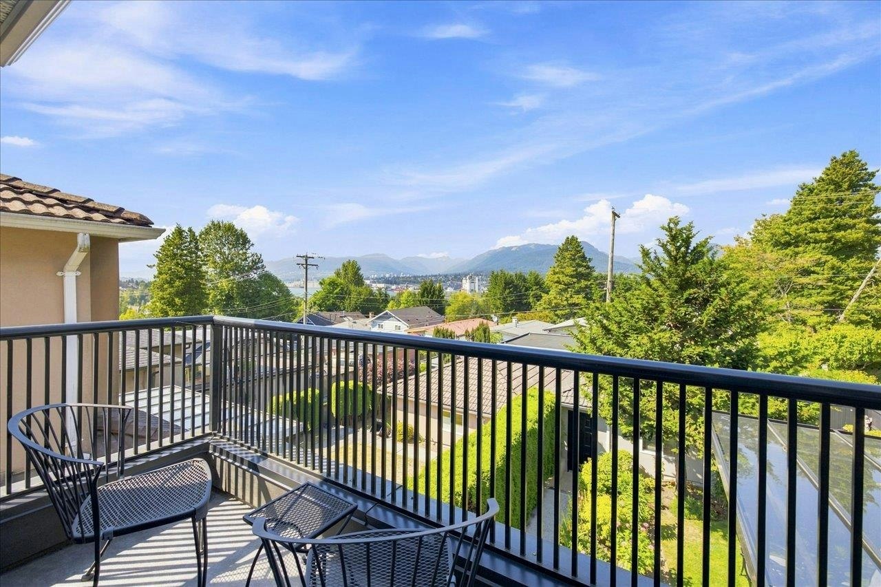 3493 Oxford Street, Vancouver, BC, V5K 1N8 - 27