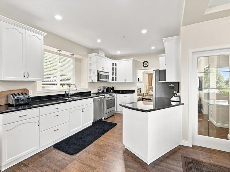 3493 Oxford Street, Vancouver, BC, V5K 1N8 - 11