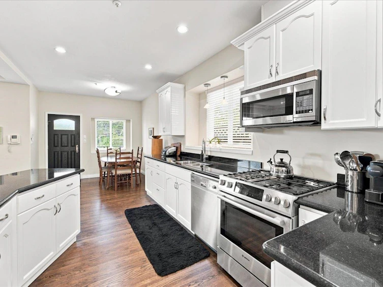 3493 Oxford Street, Vancouver, BC, V5K 1N8 - 9