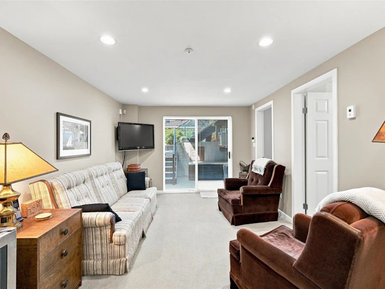 3493 Oxford Street, Vancouver, BC, V5K 1N8 - 35