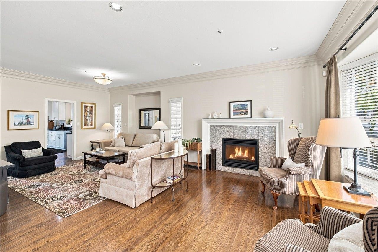 3493 Oxford Street - 4