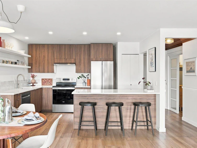 207-236 W 2nd Street, North Vancouver, BC, V7M 1C6