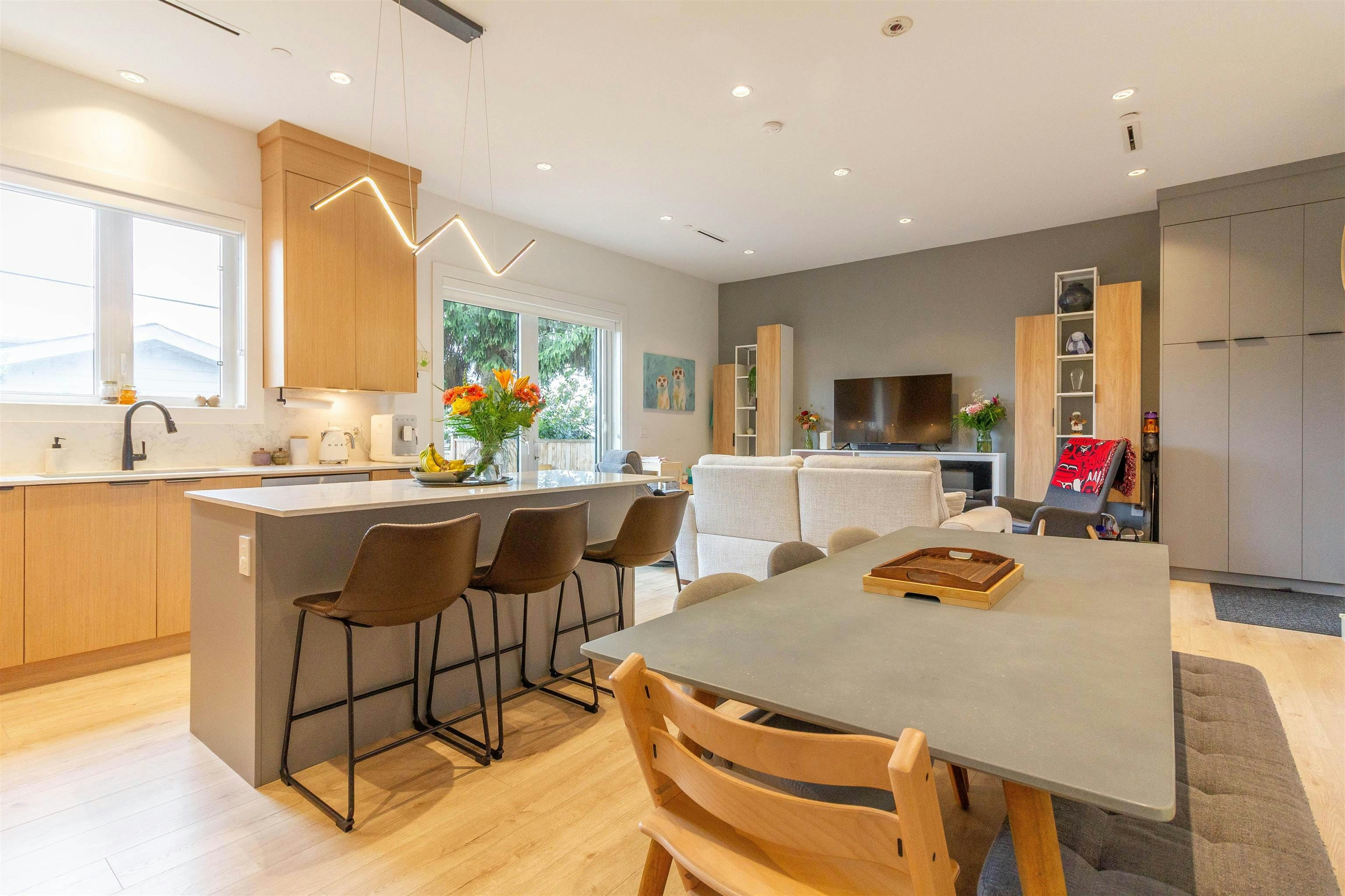 3063 Graveley Street - 5