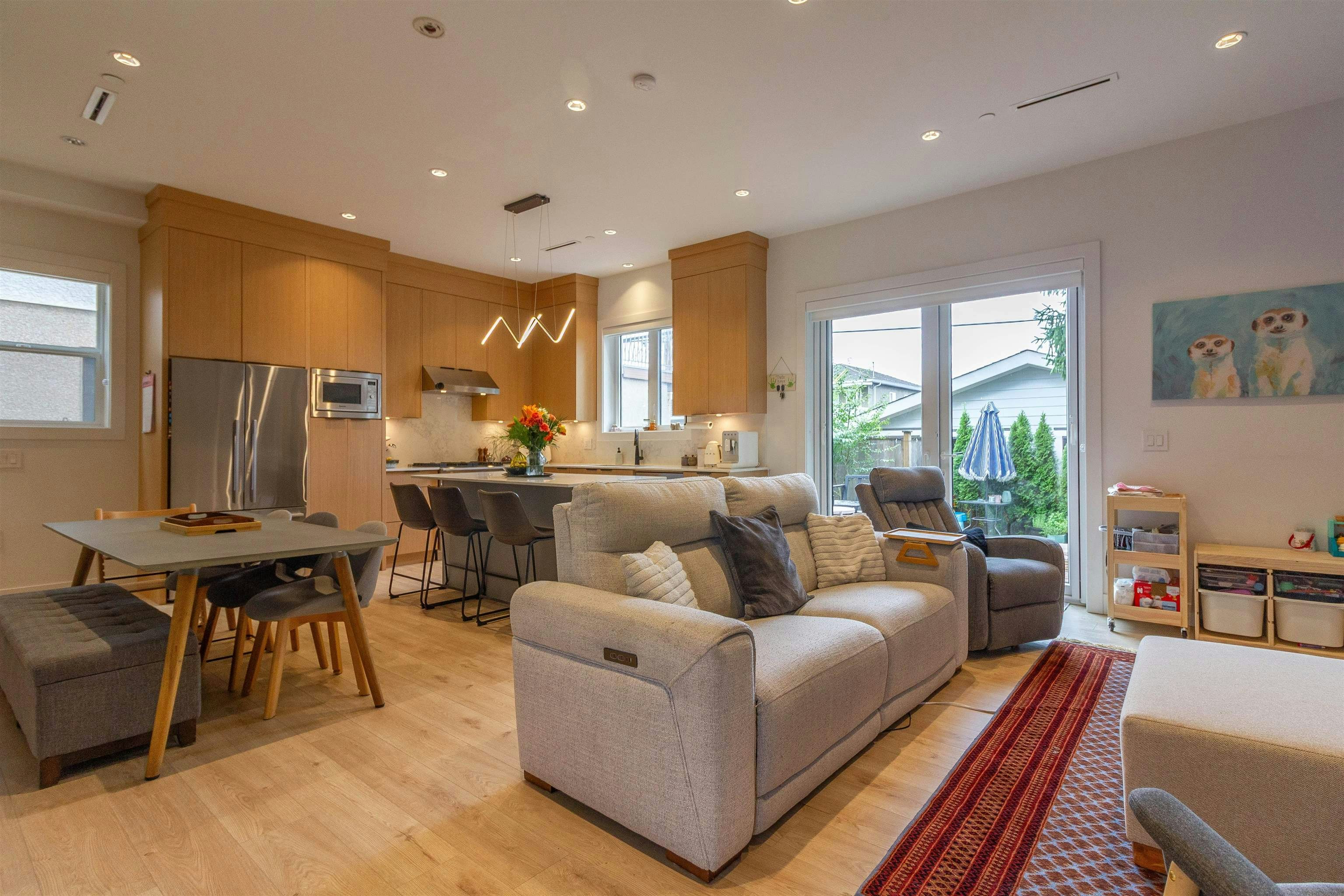 3063 Graveley Street - 3