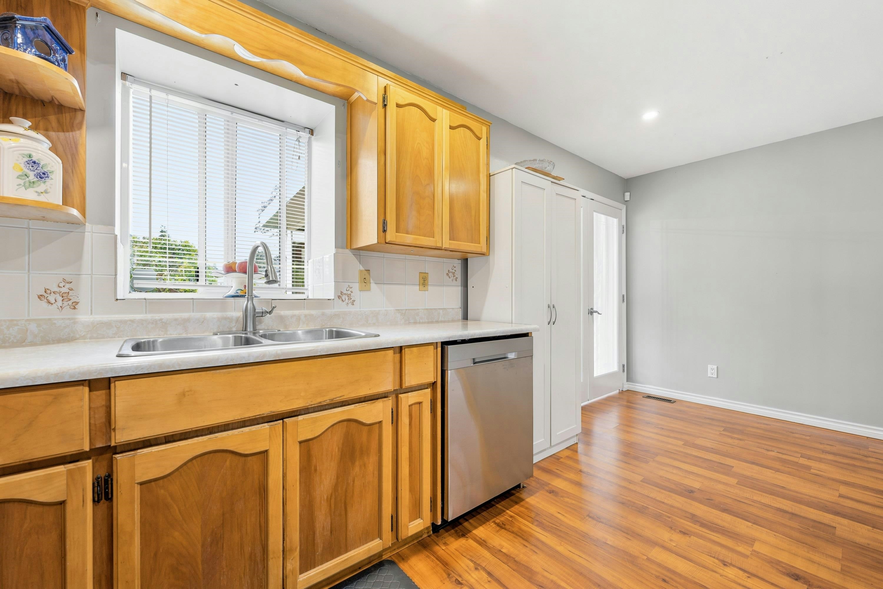 15429 95 Avenue, Surrey, BC, V3R 9E4 - 10