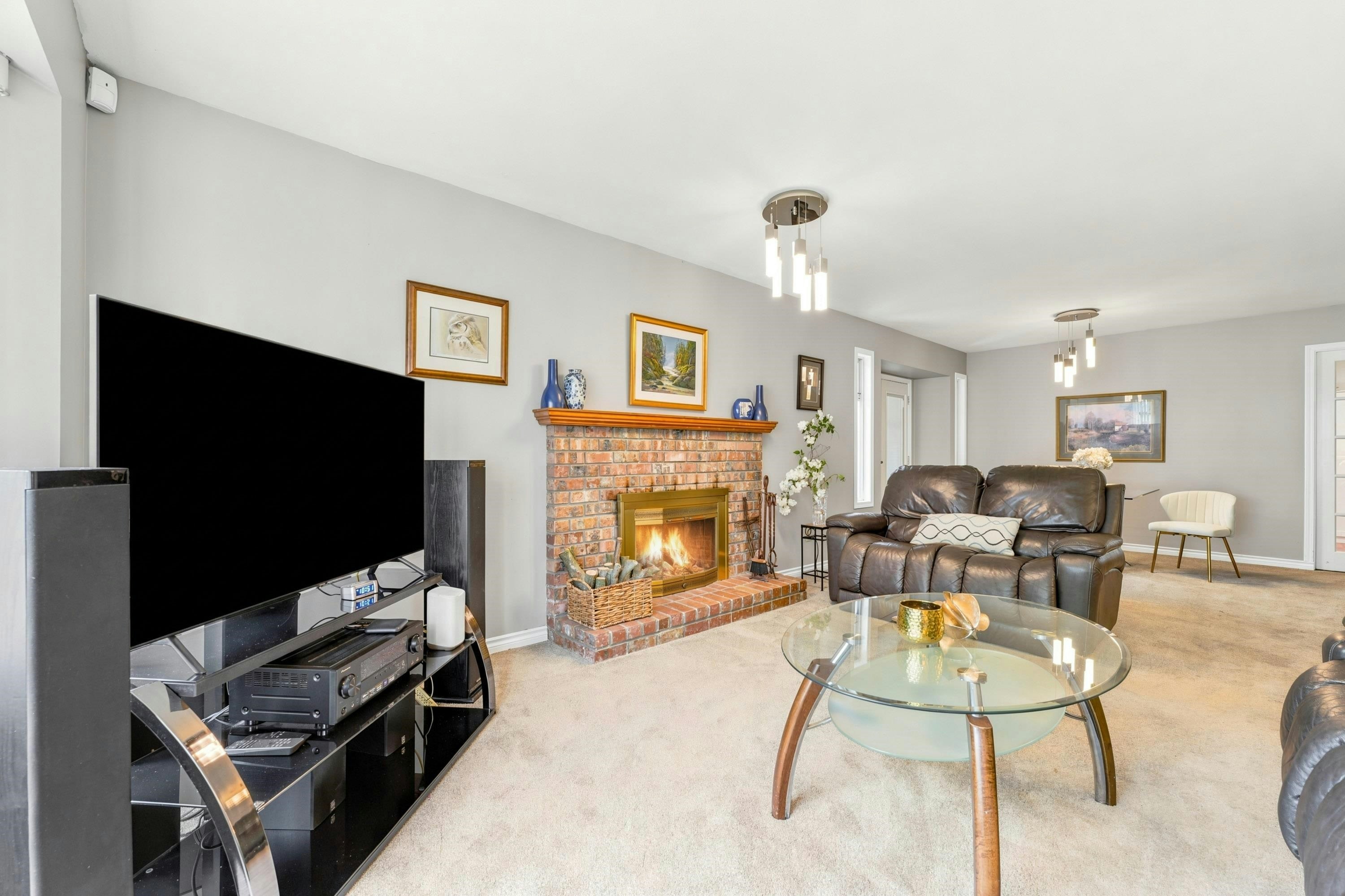 15429 95 Avenue - 5