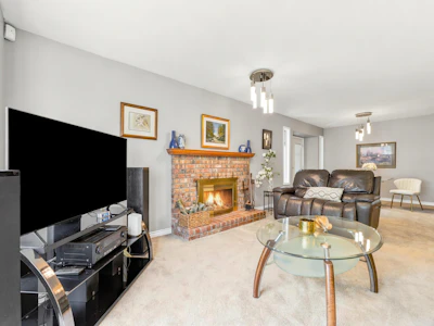 15429 95 Avenue - 5