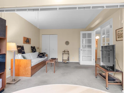 505-8811 Lansdowne Road - 2