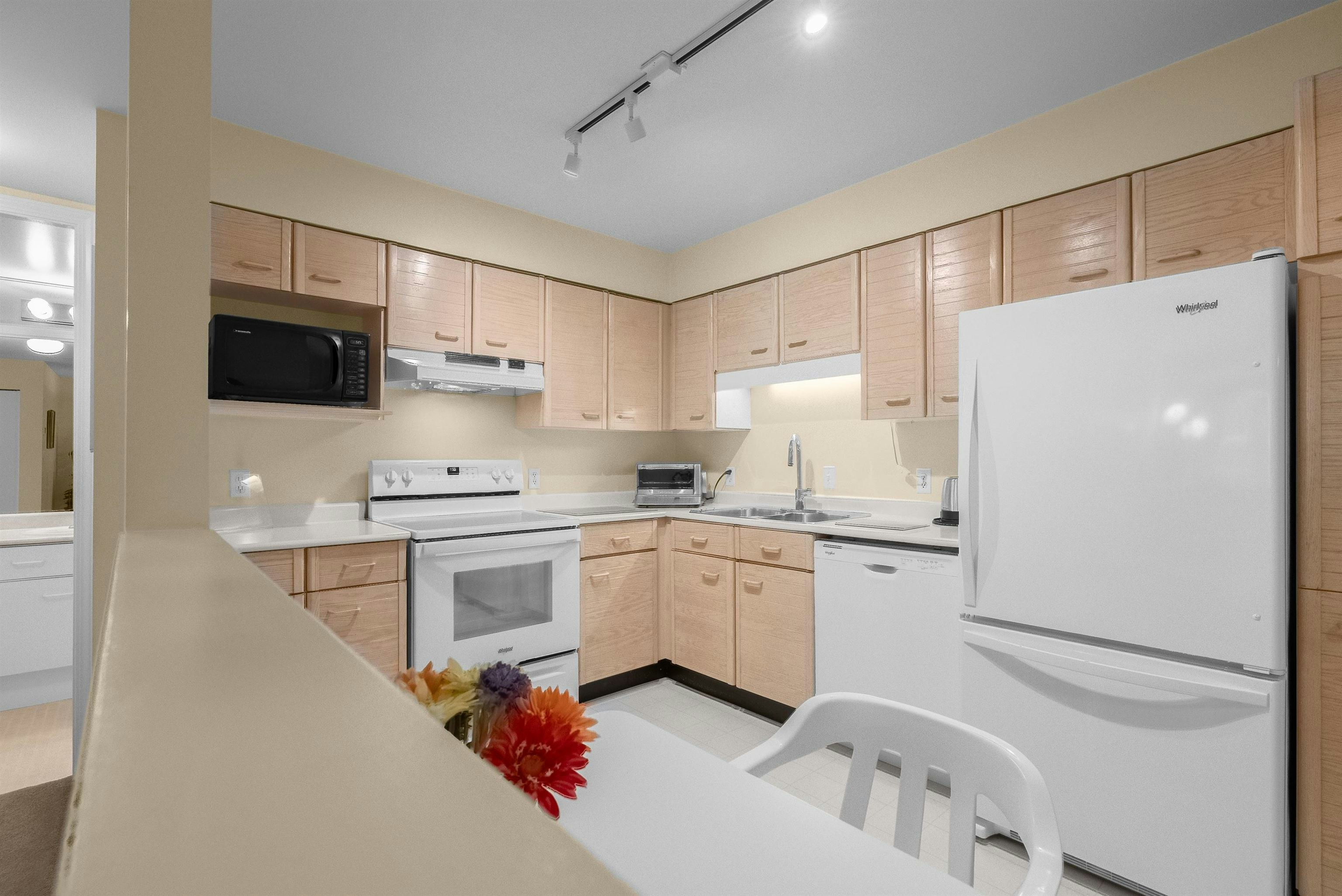 505-8811 Lansdowne Road, Richmond, BC, V6X 3T4 - 11