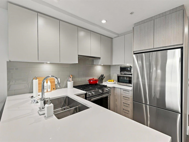 601-707 Como Lake Avenue, Coquitlam, BC, V3J 0J5 - 8