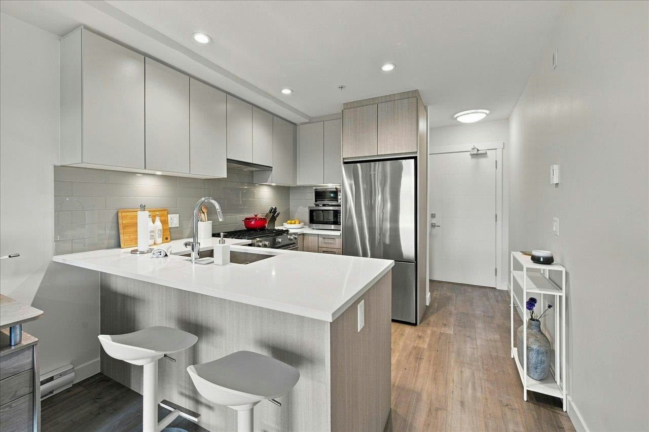 601-707 Como Lake Avenue, Coquitlam, BC, V3J 0J5 - 7