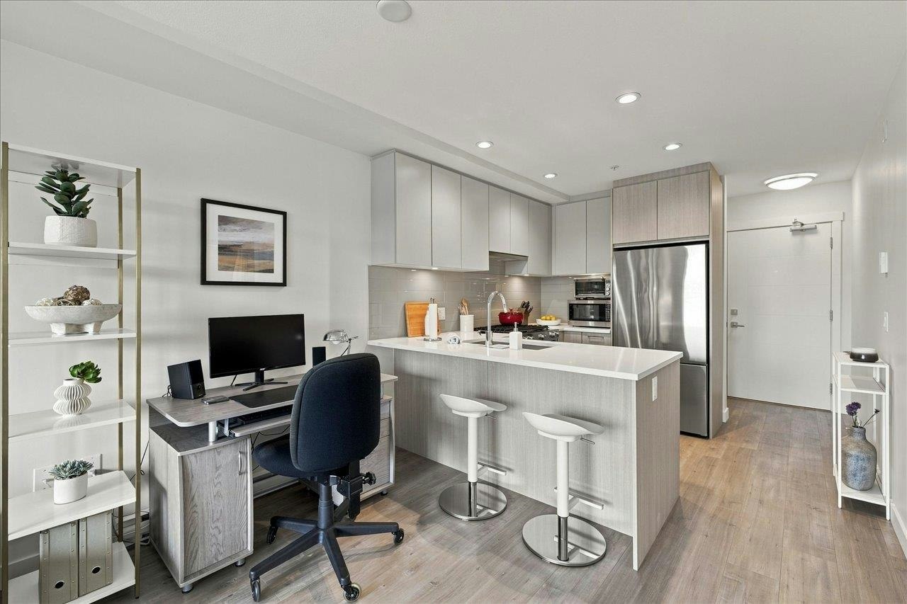 601-707 Como Lake Avenue, Coquitlam, BC, V3J 0J5 - 6