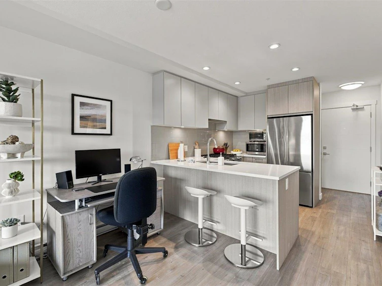 601-707 Como Lake Avenue, Coquitlam, BC, V3J 0J5 - 6