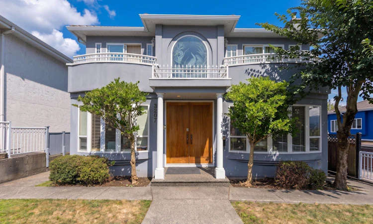 3207 Vimy Crescent
