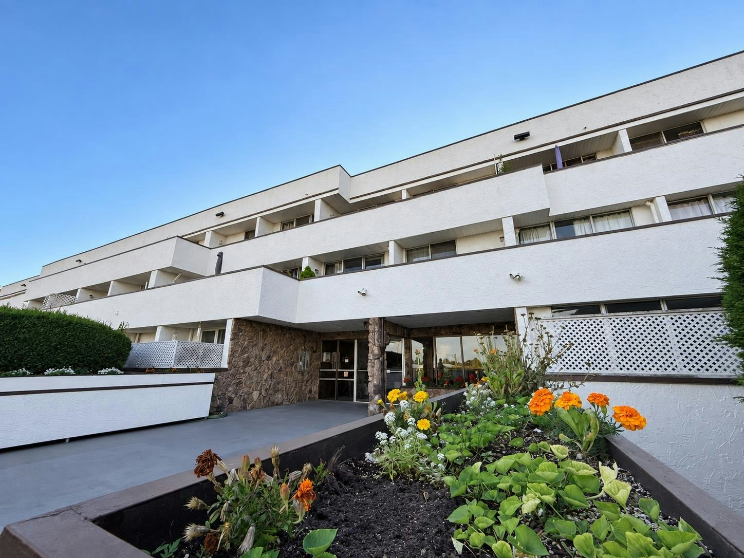 309-9151 No.5 Road, Richmond, BC, V7A 4E1