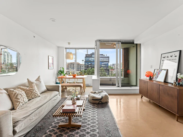 715-221 Union Street, Vancouver, BC, V6A 0B4
