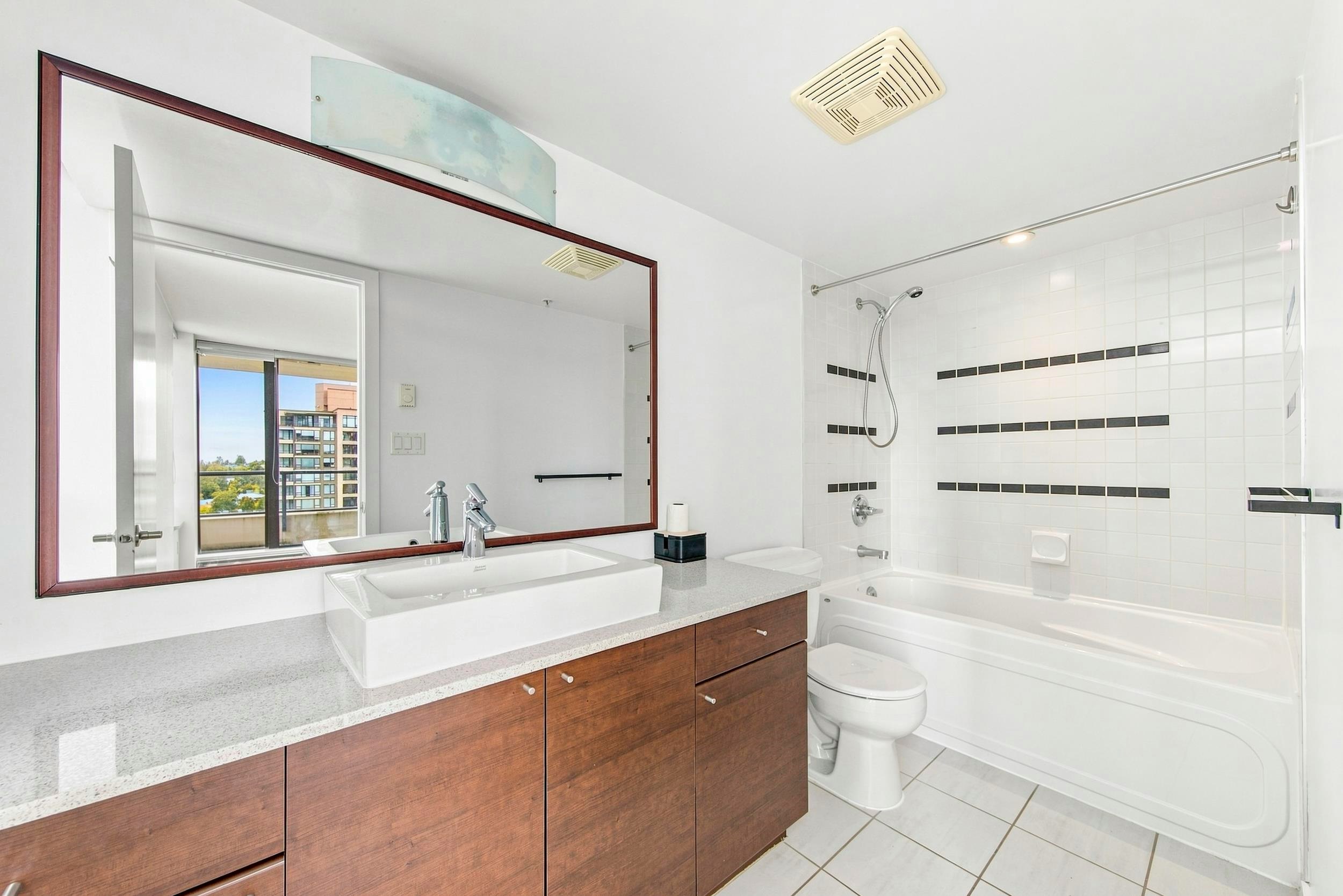 1806-4182 Dawson Street - 5