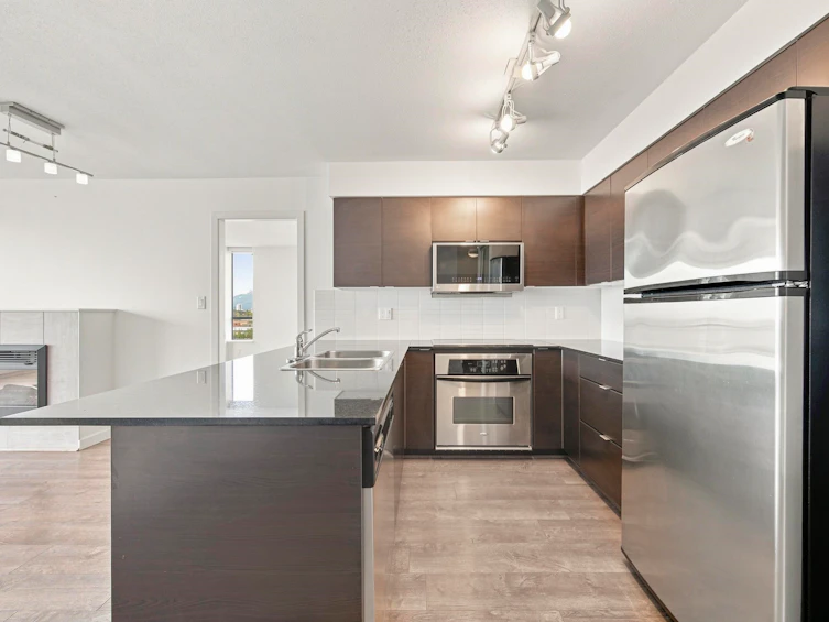 1806-4182 Dawson Street, Burnaby, BC, V5C 0A4