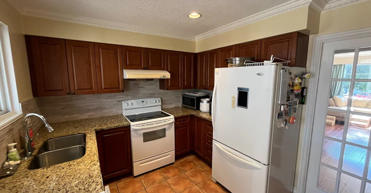 1975 1975 Wiltshire Avenue, Coquitlam, BC, V3K 1L8 - 3