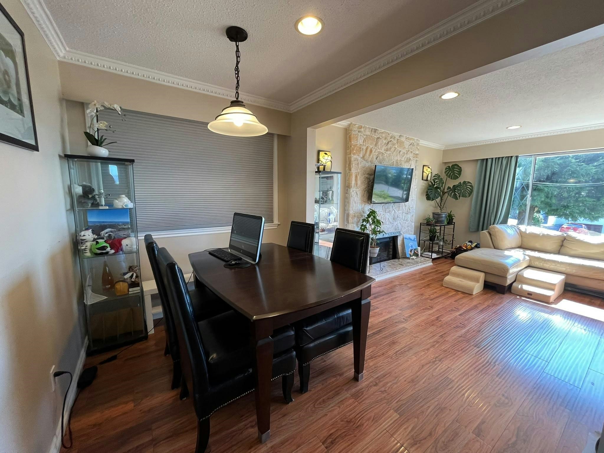 1975 1975 Wiltshire Avenue, Coquitlam, BC, V3K 1L8 - 2