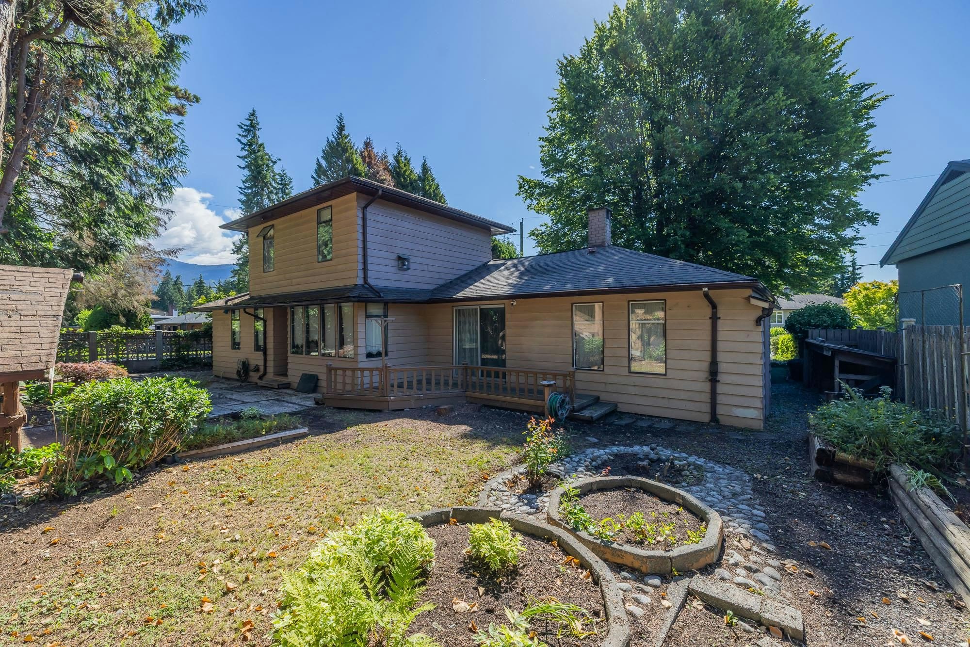 2495 Lauralynn Drive, North Vancouver, BC, V7J 2Y6