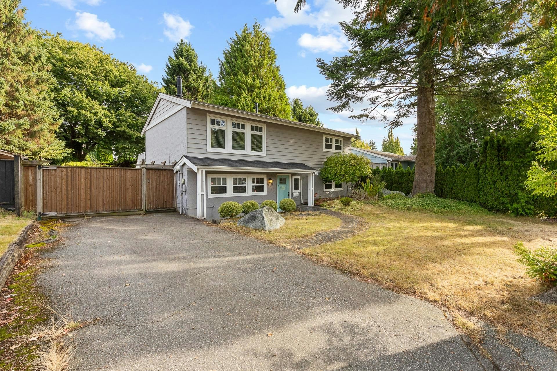 15469 22 Avenue, Surrey, BC, V4A 5S8