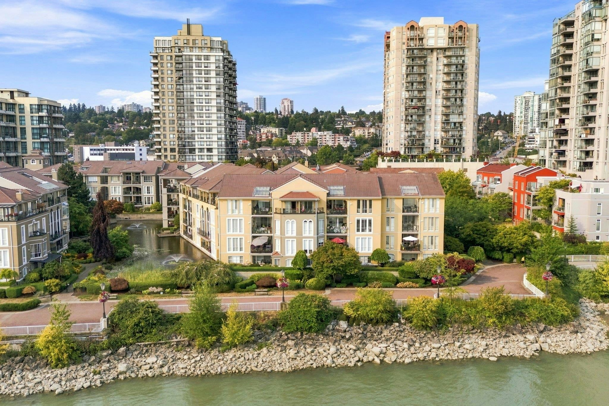411-3 Renaissance Square, New Westminster, BC, V3M 6K4