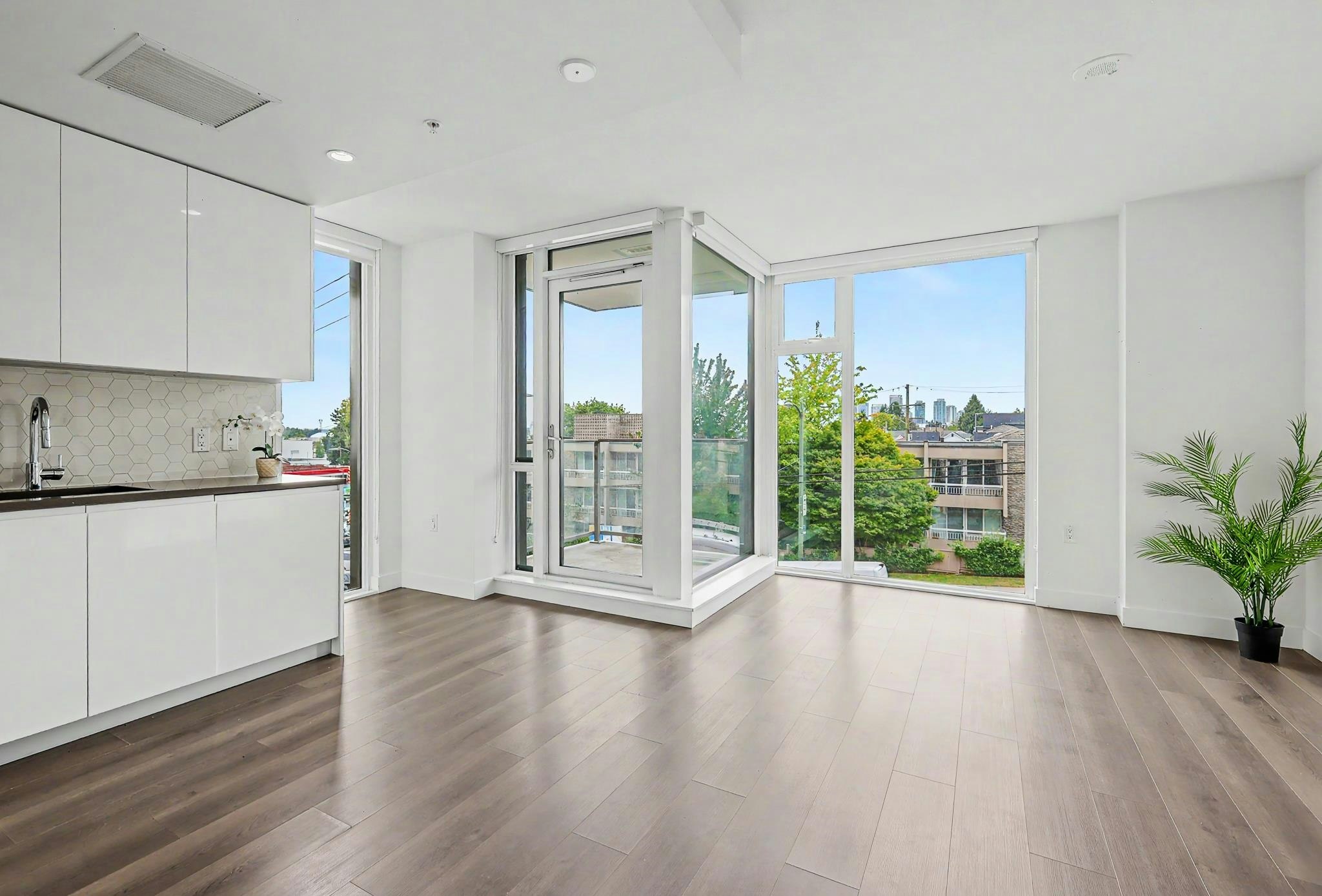 210-8138 Fraser Street - 5