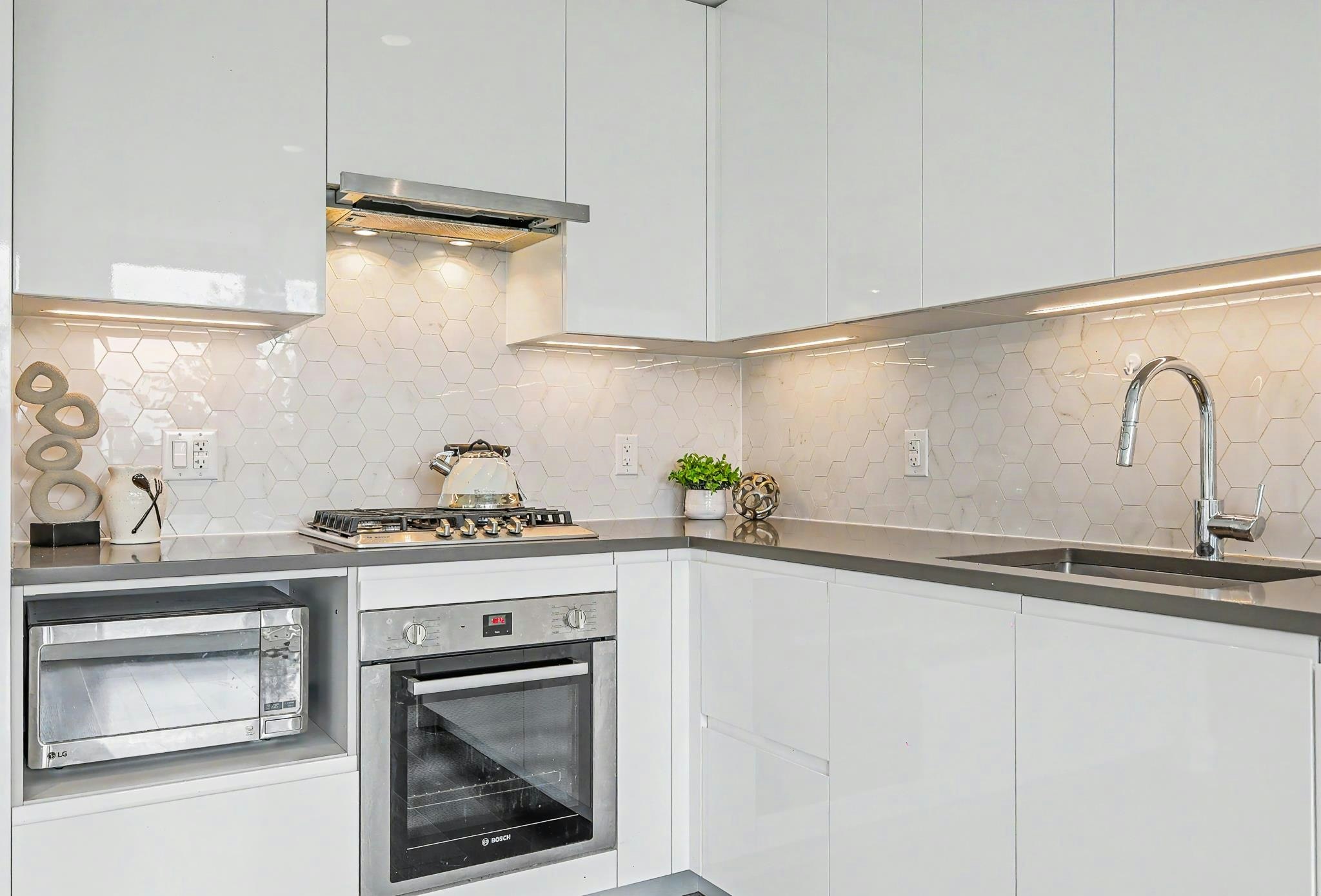 210-8138 Fraser Street, Vancouver, BC, V5X 0J8 - 9