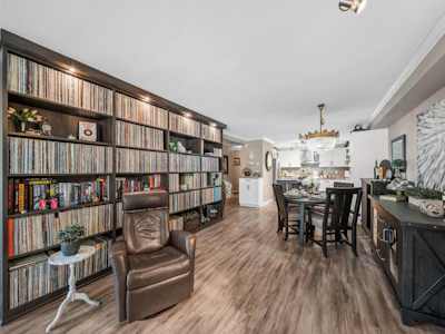 302-160 Shoreline Circle - 4