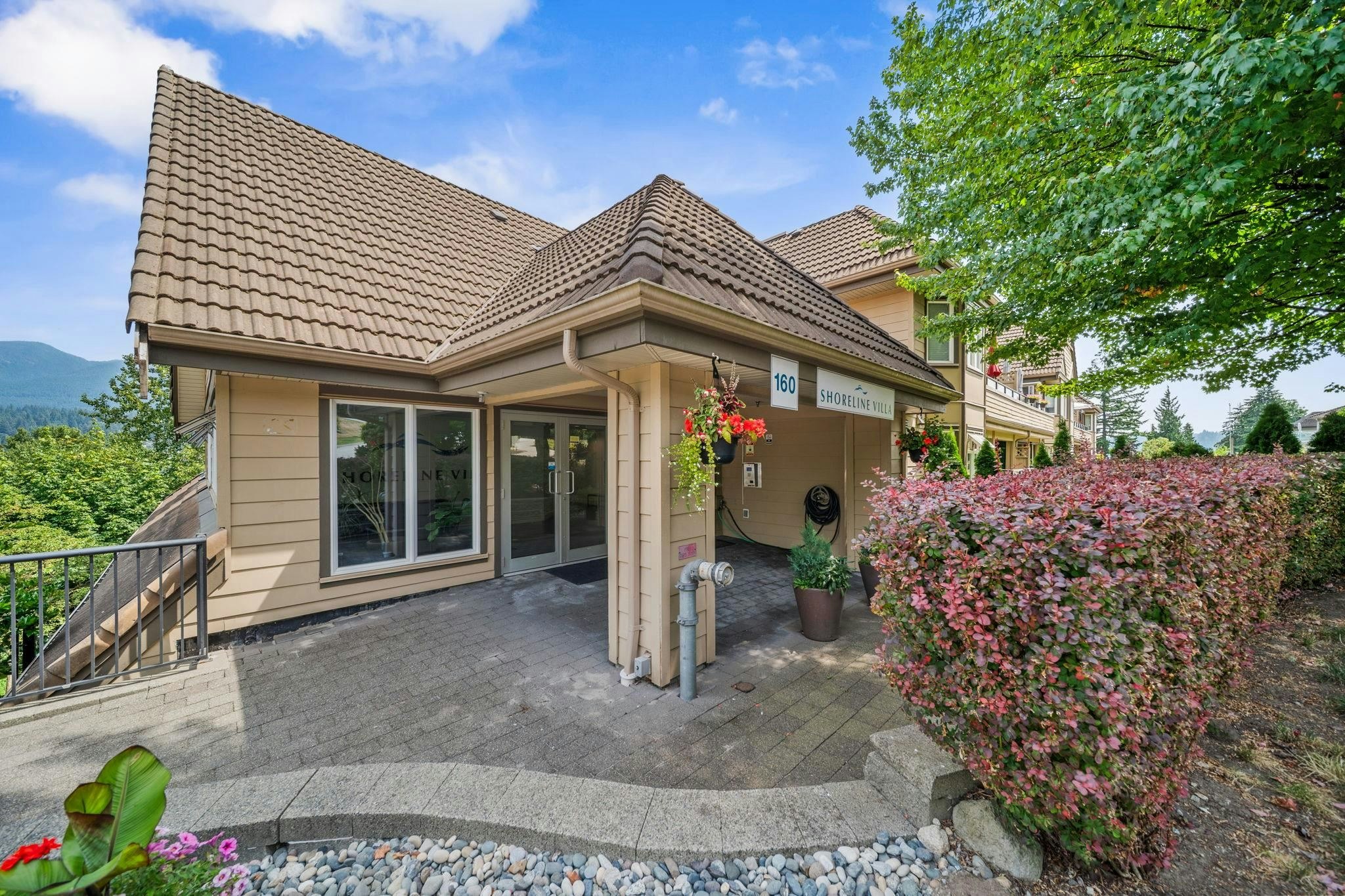 302-160 Shoreline Circle - 2