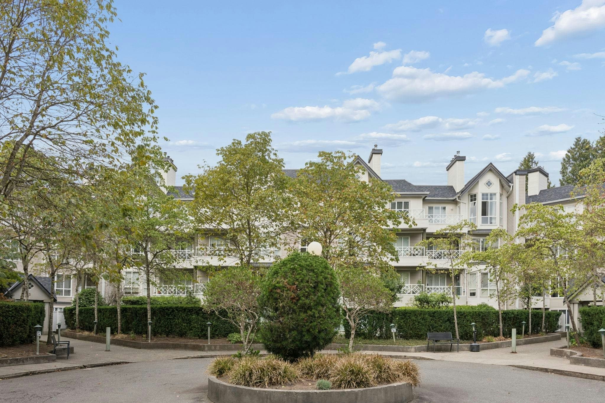 322-9979 140 Street Street, Surrey, BC, V3T 5W2