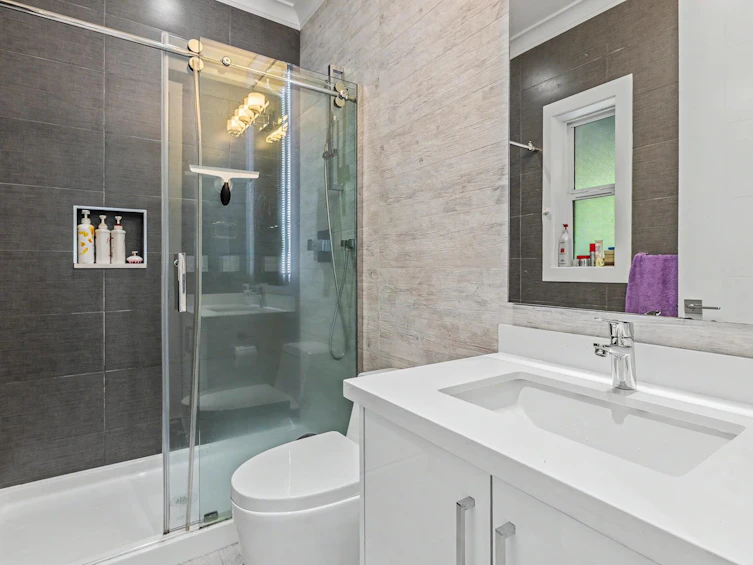 1806 Tenth Avenue, New Westminster, BC, V3M 3J5 - 31