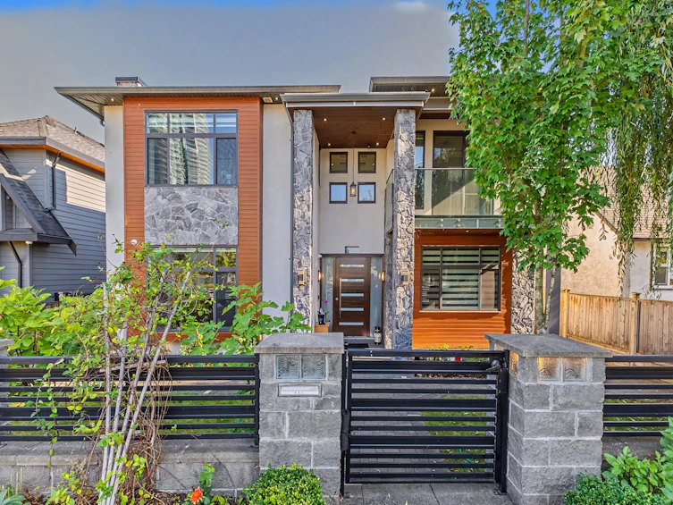 1806 Tenth Avenue, New Westminster, BC, V3M 3J5