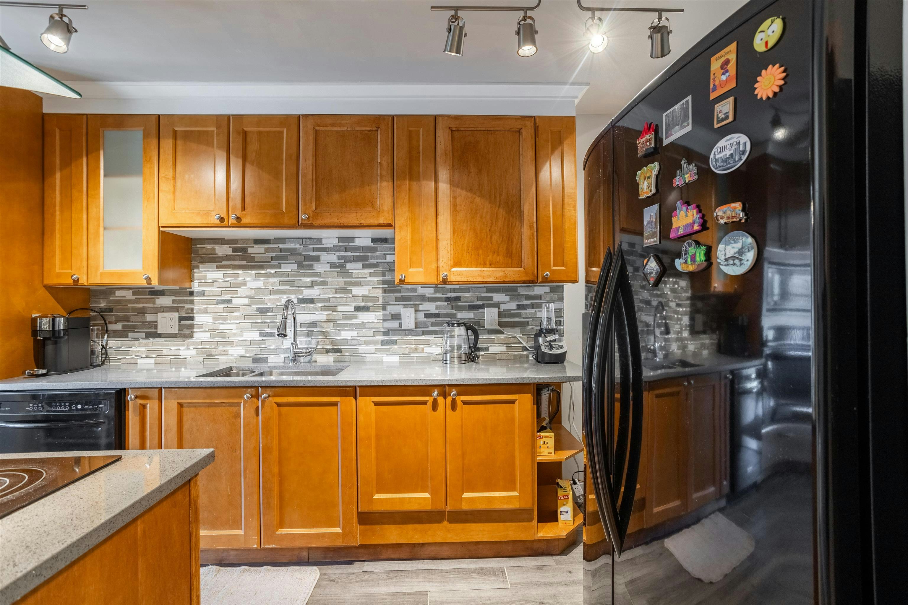 210-5191 203 Street - 4
