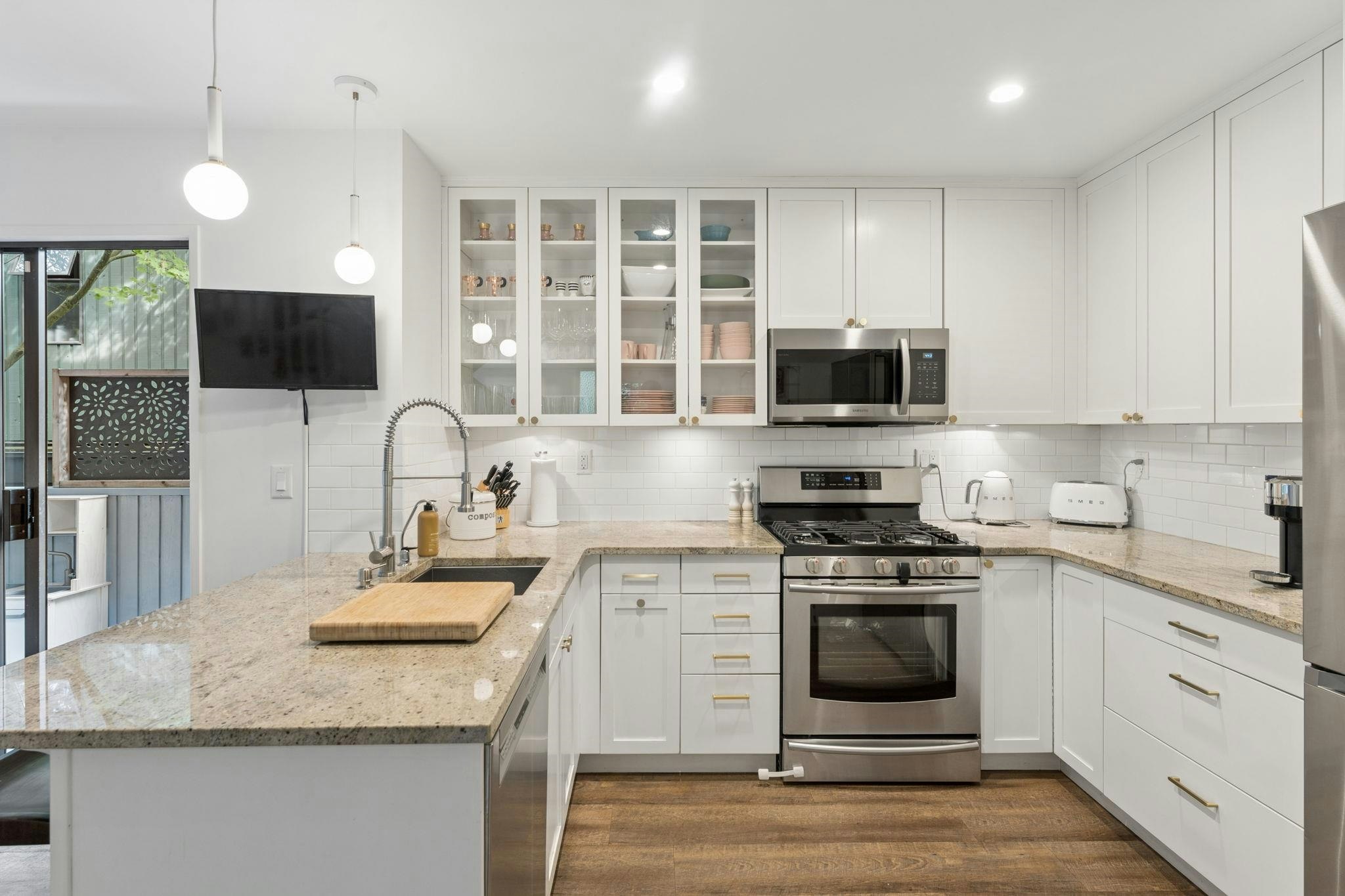 6650 Nelson Avenue, West Vancouver, BC, V7W 2B1