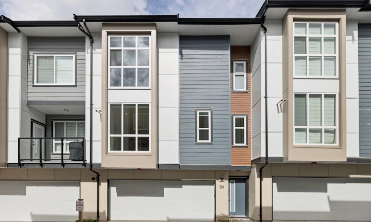 26-7670 207 Street