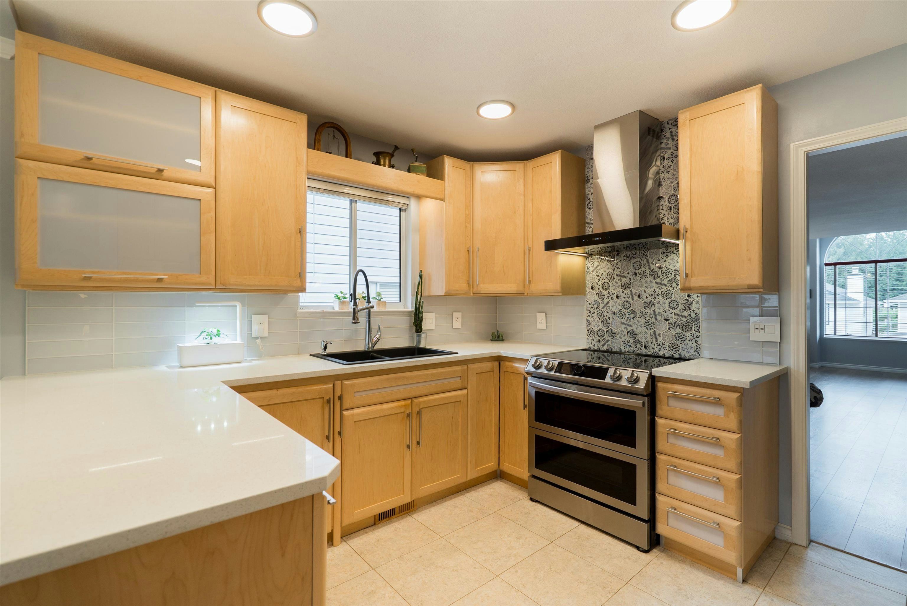 1261 Windsor Avenue, Port Coquitlam, BC, V3B 7J8 - 11