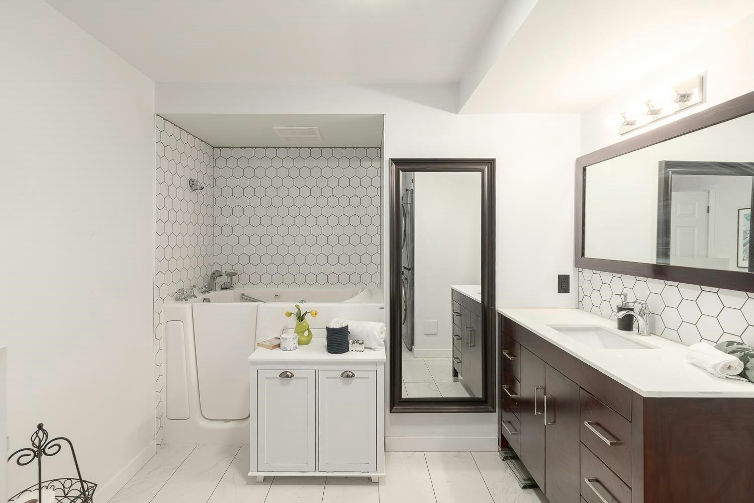 8029 Westlake Street, Burnaby, BC, V5A 2A9 - 23