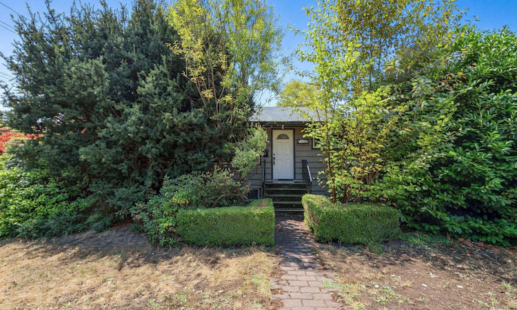 2155 Mohawk Avenue